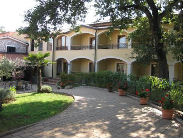 Bed And Breakfast Kolo Adults Only Bužinija Exterior foto